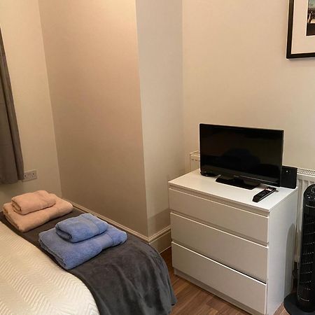 Notting Hill Next Door Bedroom In The Share Flat Лондон Екстер'єр фото