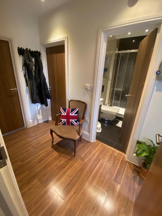 Notting Hill Next Door Bedroom In The Share Flat Лондон Екстер'єр фото
