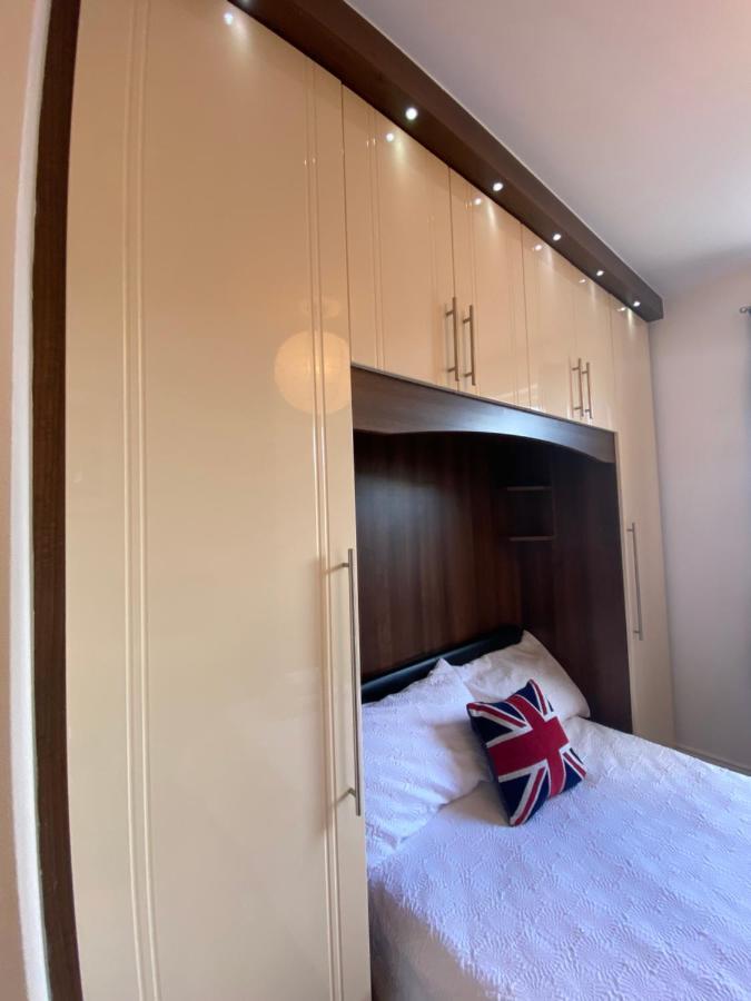 Notting Hill Next Door Bedroom In The Share Flat Лондон Екстер'єр фото