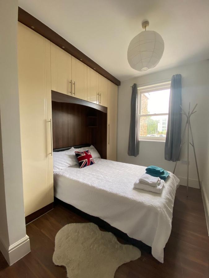 Notting Hill Next Door Bedroom In The Share Flat Лондон Екстер'єр фото