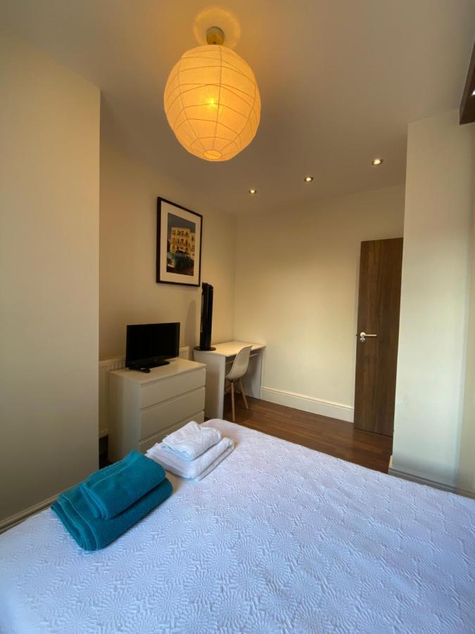 Notting Hill Next Door Bedroom In The Share Flat Лондон Екстер'єр фото