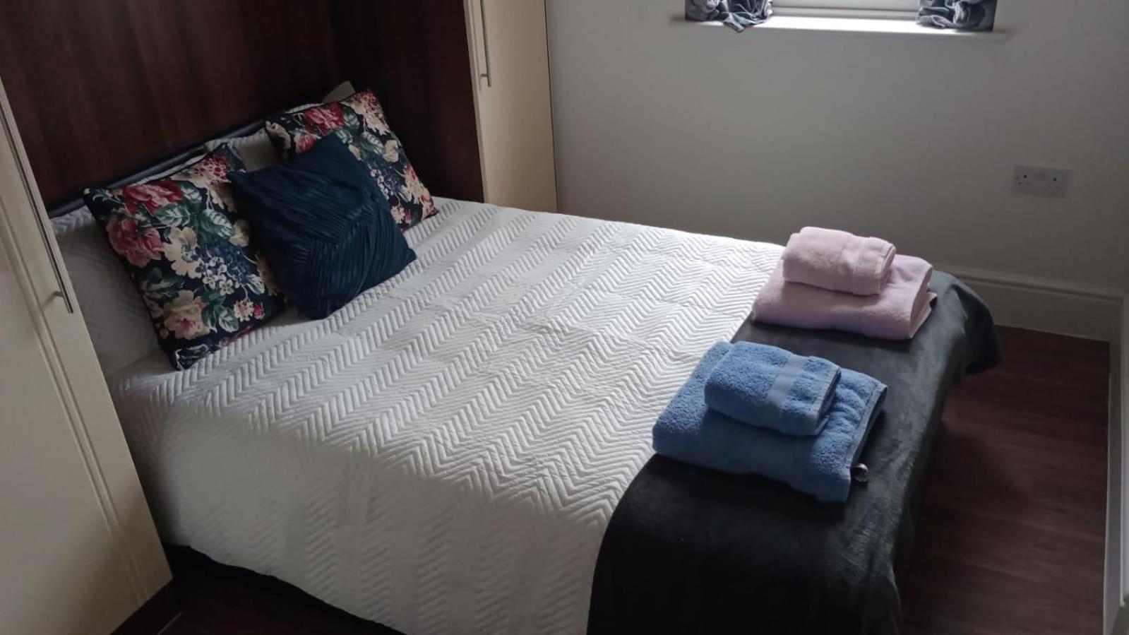 Notting Hill Next Door Bedroom In The Share Flat Лондон Екстер'єр фото