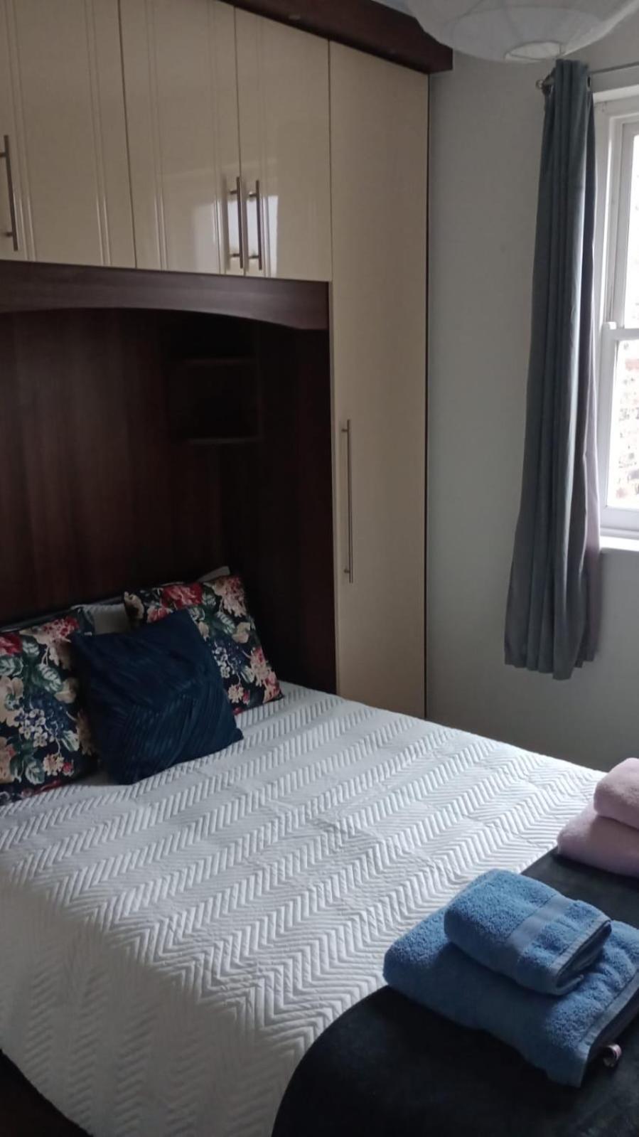 Notting Hill Next Door Bedroom In The Share Flat Лондон Екстер'єр фото