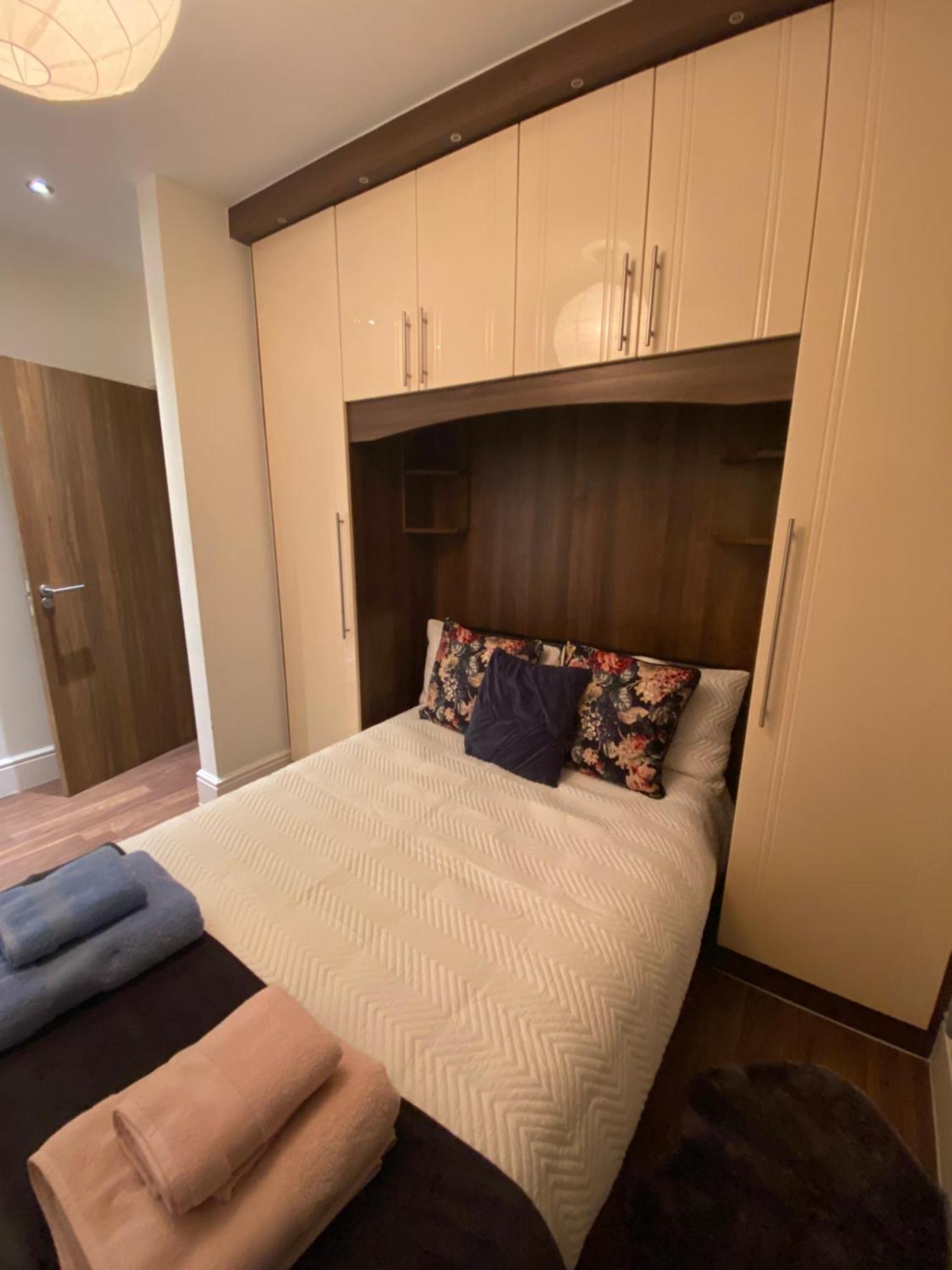Notting Hill Next Door Bedroom In The Share Flat Лондон Екстер'єр фото